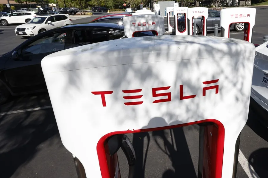 Caen las acciones de Tesla La empresa de Elon Musk sufre gran golpe