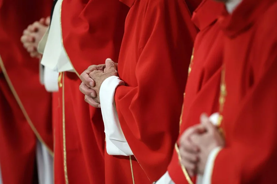 Cónclave dos cardenales desisten de votar en la elección del sucesor del papa Francisco