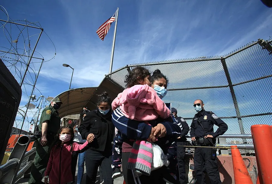 Deportación de migrantes venezolanos en Texas desata alarma humanitaria