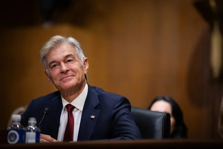 Familiar de Dr. Oz se desmaya durante discurso de Trump en ceremonia investidura