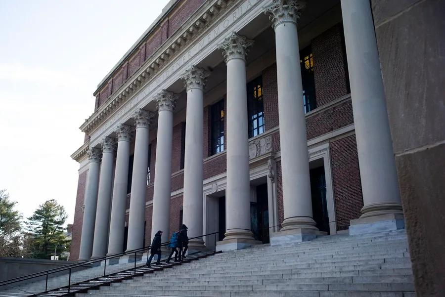 Harvard desafía al Gobierno de EE.UU. Está en riesgo de perder fondos