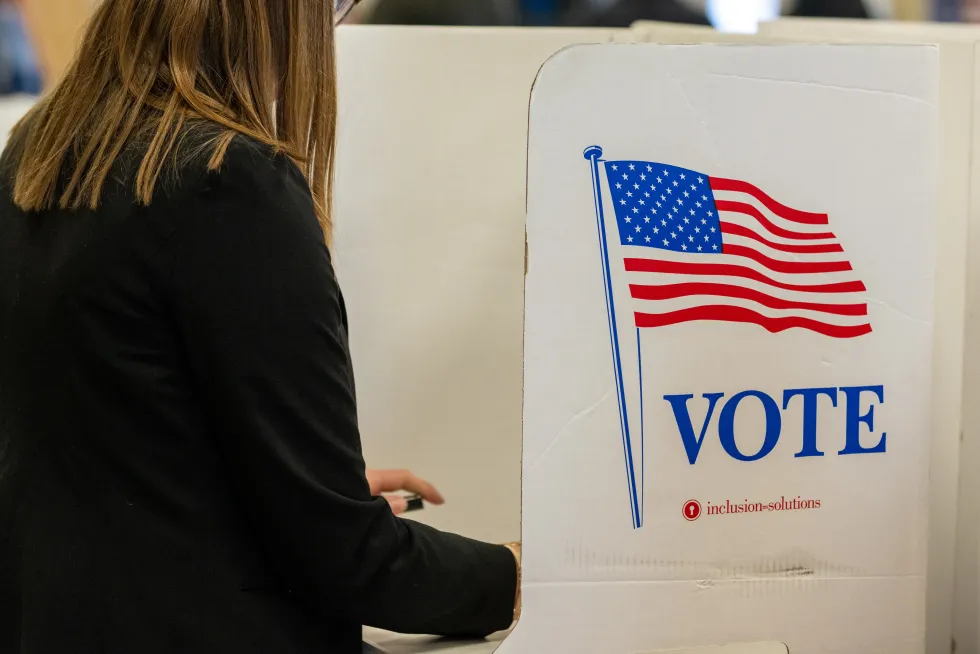 Juez pausa partes de un decreto de Trump que exige pruebas de ciudadanía al votar