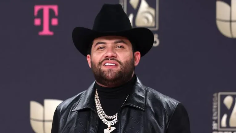 Luis R. Conriquez se niega a cantar narcocorridos en Texcoco y desata la furia del público