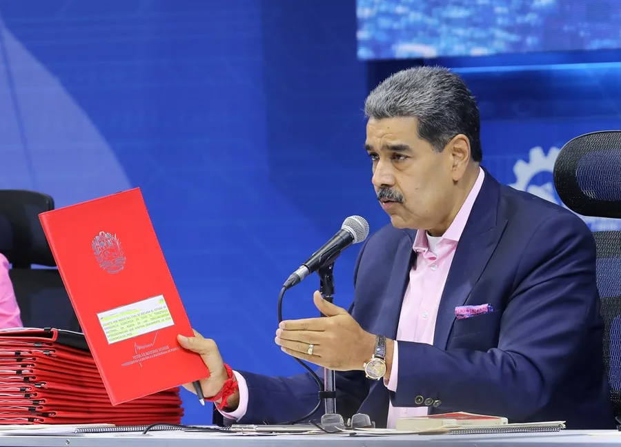 Maduro firma decreto de emergencia económica ante aranceles