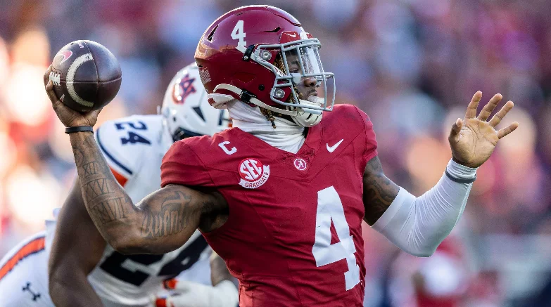 La NFL delega a 3 árbitros al fútbol americano universitario