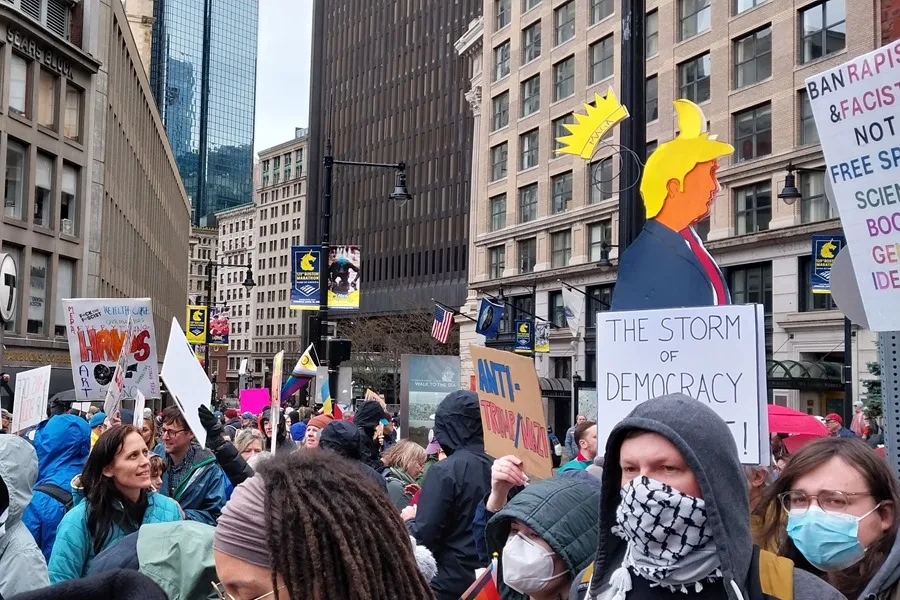 ¡Hands Off!: Protestas masivas contra Trump hoy 5 de abril