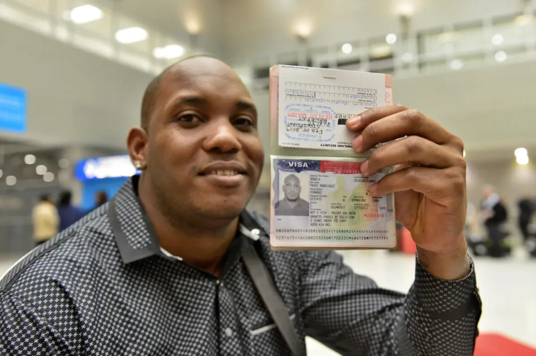 Puedo solicitar una visa de turista tras ser deportado de Estados Unidos