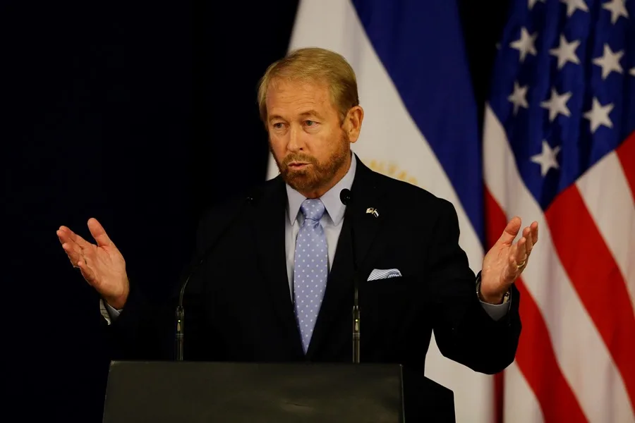 Tensa relación Sheinbaum espera colaboración con el embajador Ronald Johnson