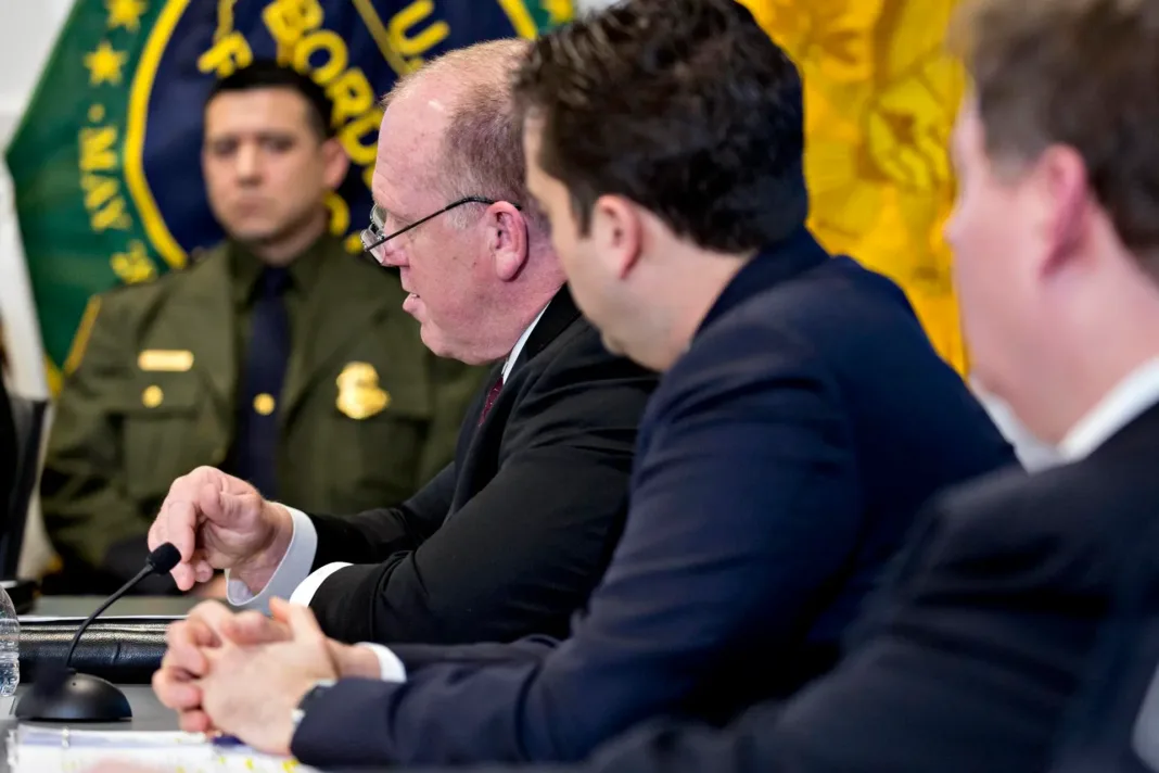 Tom Homan culpa a madres indocumentadas por deportación de menores estadounidenses