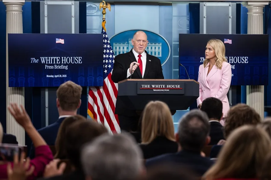 Trump intensifica su política migratoria con dos nuevas órdenes ejecutivas, de qué se trata