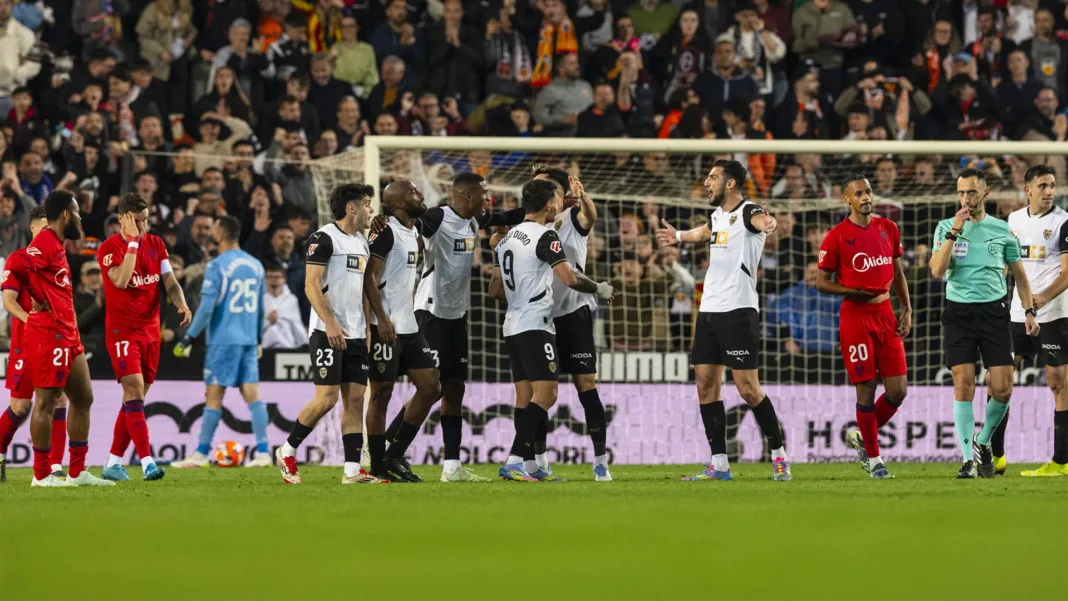 LaLiga: Valencia C.F. vence a Sevilla con gol de infarto