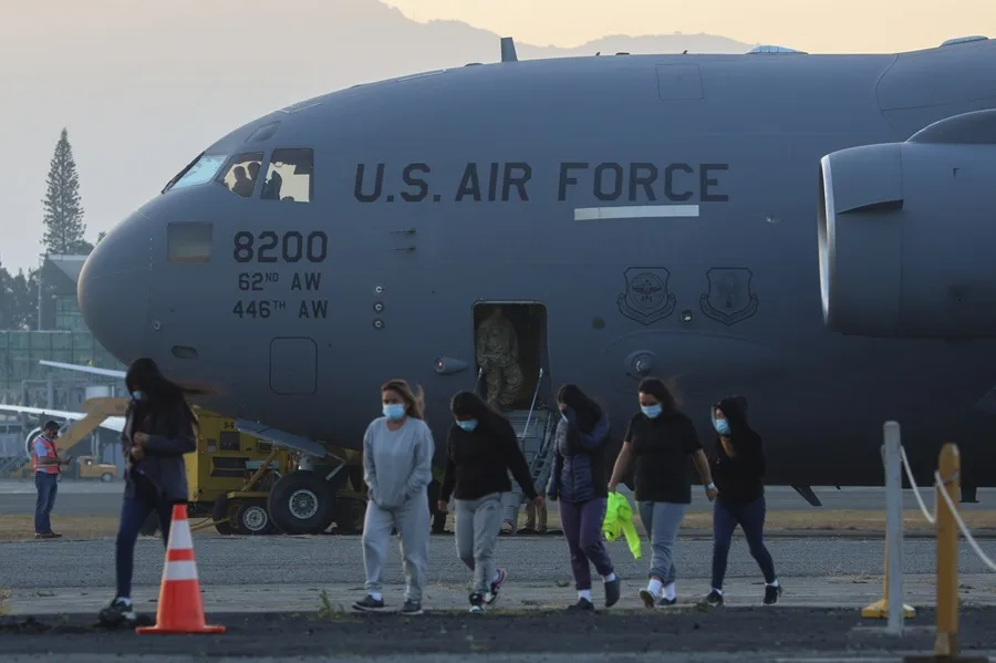 Un millón de deportaciones: gobierno de Trump fija meta para 2025