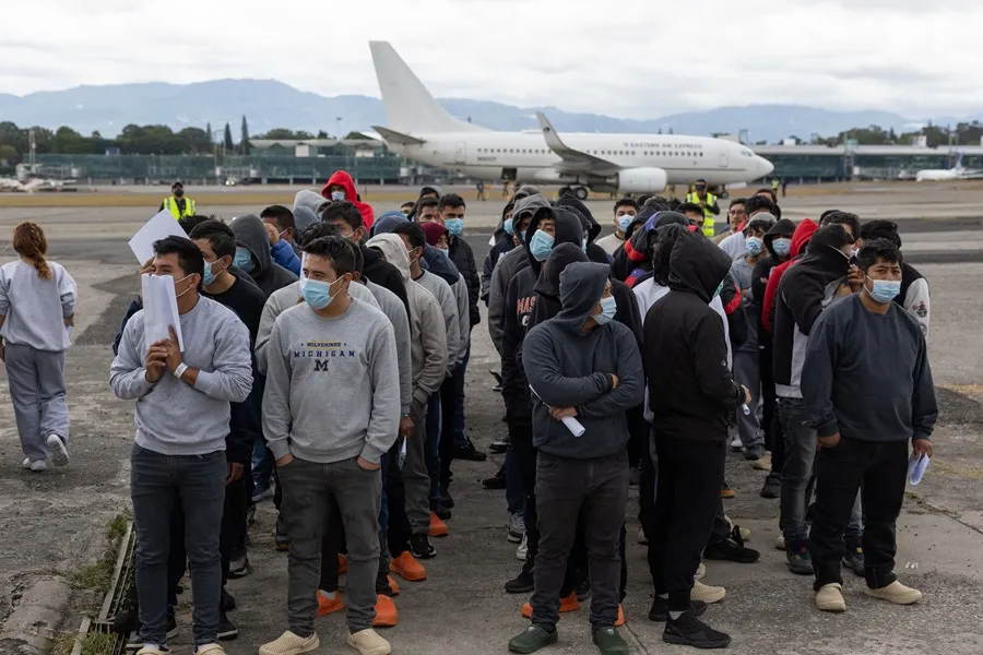 Las remesas a Centroamérica se disparan en medio de las deportaciones de Trump
