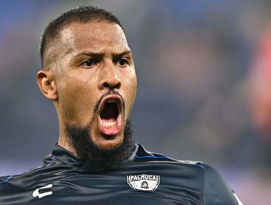 El venezolano Salomón Rondón renovó contrato con Pachuca