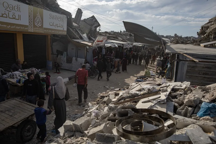 Ataques israelíes en Gaza recrudecen la crisis humanitaria y dejan decenas de muertos