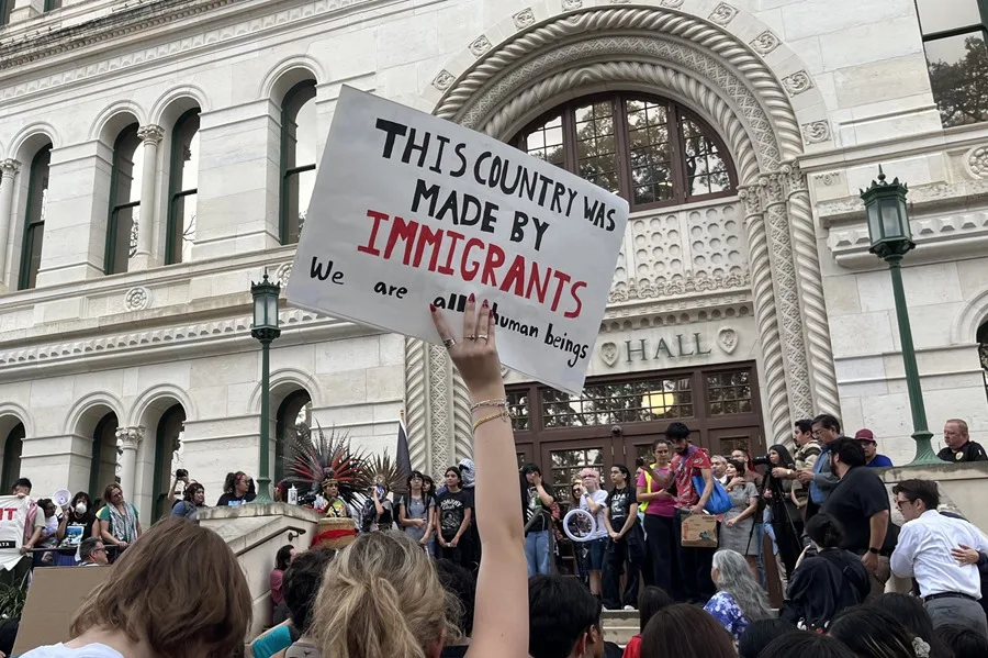 Juez federal impide deportación de migrantes asiáticos a Libia, ¿cuál es la razón?