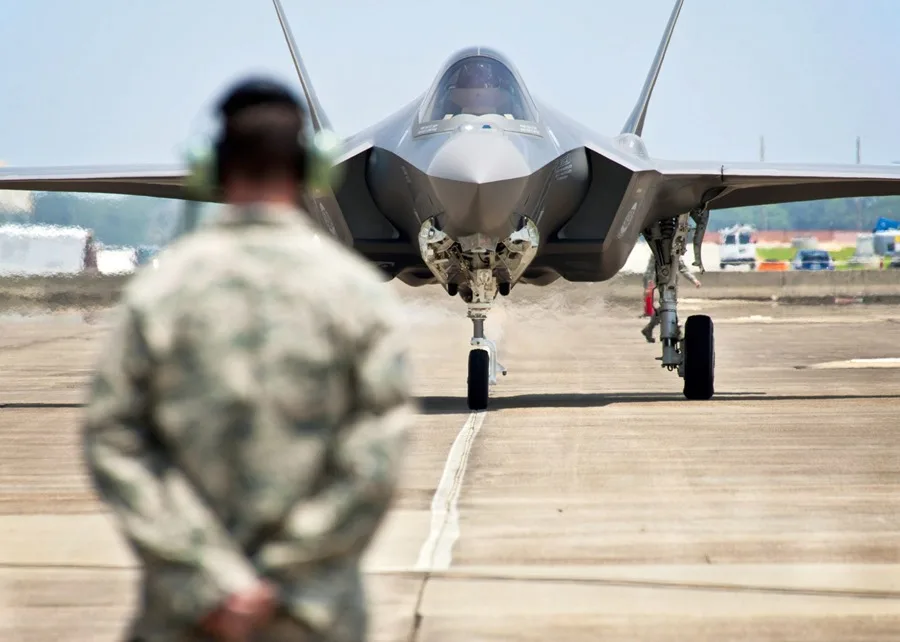 Ejército de EE.UU. amplía zonas militares en Texas