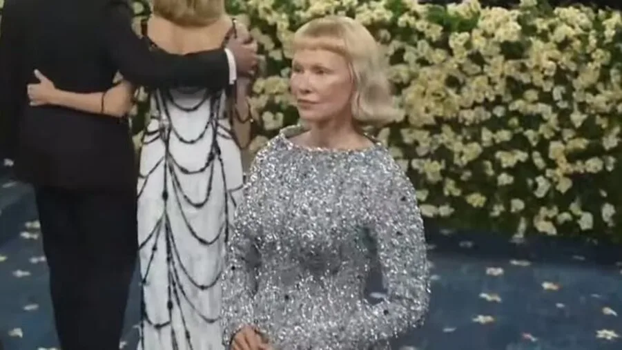 El impactante cambio de look de Pamela Anderson en la MET Gala 2025 (1)