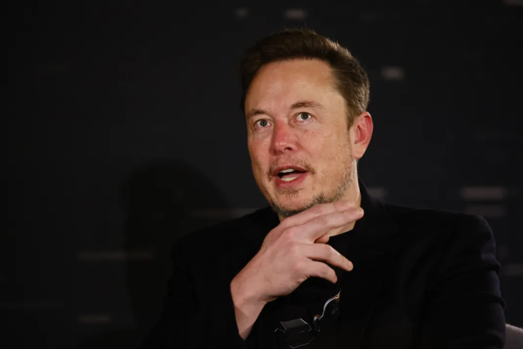 Elon Musk se autodenomina 