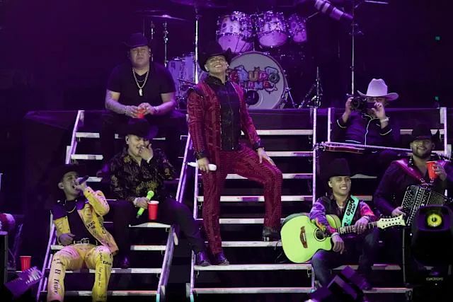 Grupo Firme suspende show