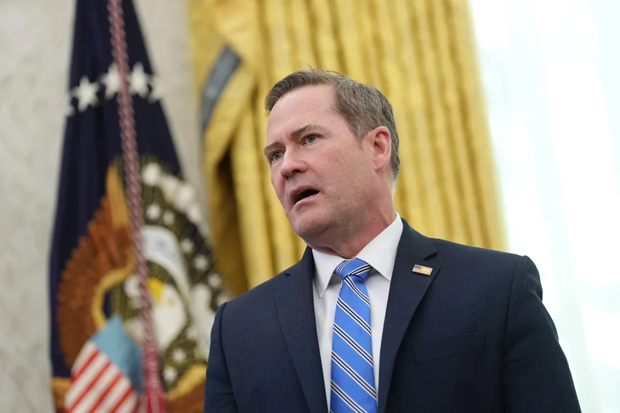 Trump destituye a Mike Waltz tras filtración de planes militares a periodista​