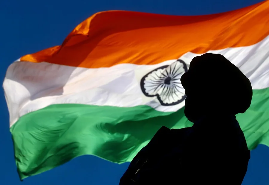 Pakistán presume poderío militar tras responder a India