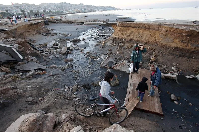 Terremoto de magnitud 7,4 en el extremo sur: Chile ordena evacuación por amenaza de tsunami