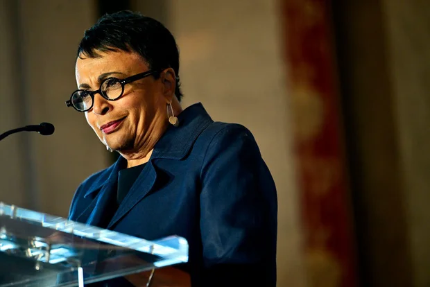 Trump destituye a Carla Hayden, pionera en la Biblioteca del Congreso