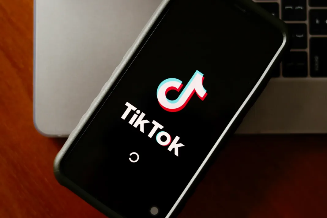 Trump extiende plazo para venta de TikTok en EE. UU.