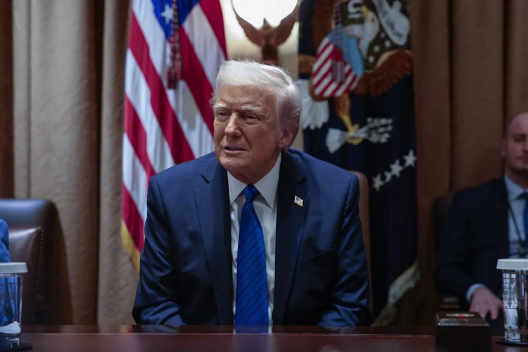 Trump retira fondos federales a NPR y PBS: impacto en la radiodifusión pública