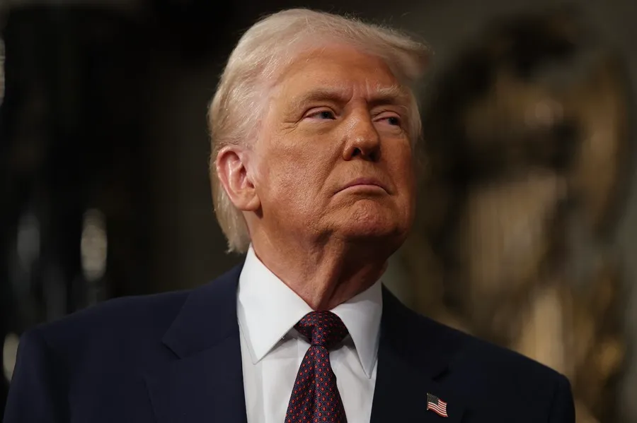 Trump sugiere aranceles del 80% a China y sacude el tablero del comercio global