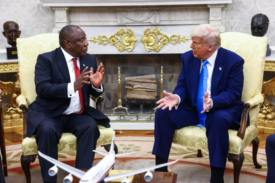 Trump y presidente sudafricano debaten sobre genocidio de blancos afrikáners