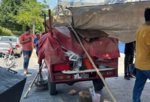 Ciudadanos queman casa de agresores de Misael, joven que vendía fruta en Tehuacán
