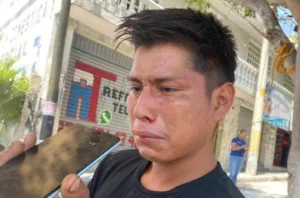 Ciudadanos queman casa de agresores de Misael, joven que vendía fruta en Tehuacán