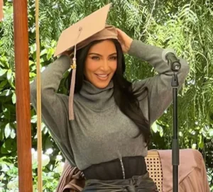 Kim Kardashian se gradúa en leyes después de 6 años: ¿por qué aún no puede ejercer?