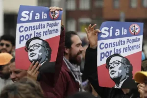 Tensión en Colombia: Petro lidera movilizaciones masivas por la reforma laboral