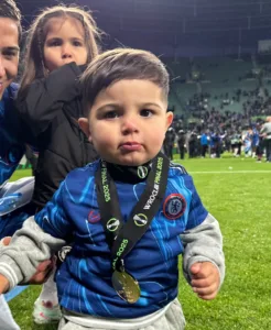 Valentina Cervantes y sus hijos celebran el triunfo de Enzo Fernández con el Chelsea