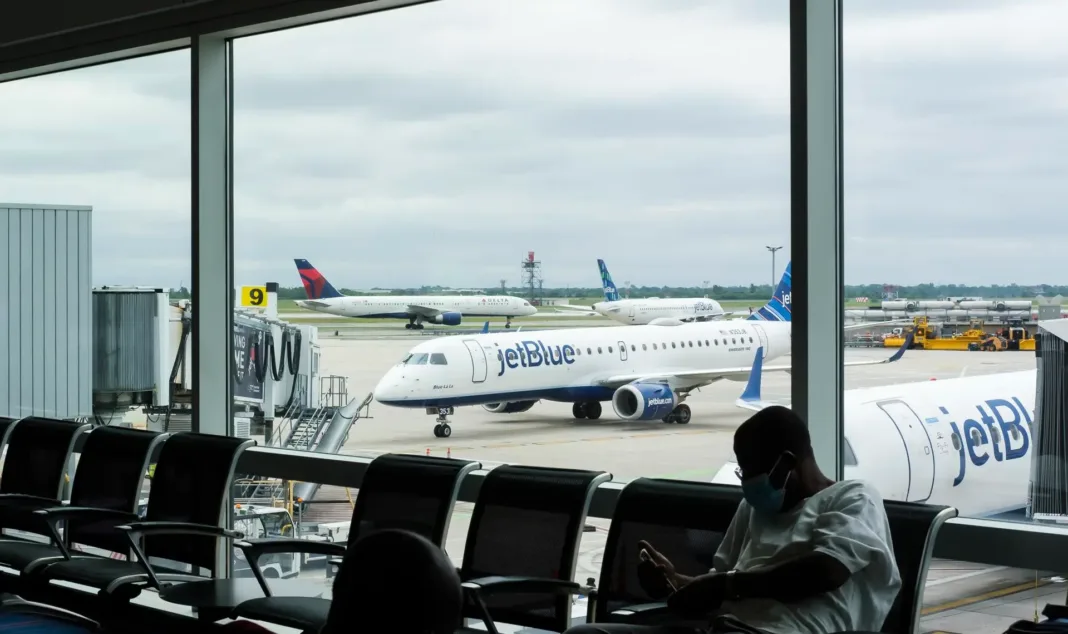 ¡Continúa el caos en el aeropuerto de Newark en Nueva Jersey! Vuelve a fallar el radar