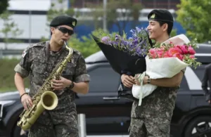 ¡Armys, ellos están de vuelta! RM y V de BTS completan su servicio militar