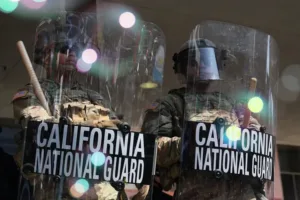 JD Vance culpa a demócratas de California por protestas violentas