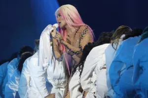 “Fue sarcasmo”: Karol G reacciona a acusaciones de plagio por ‘Gatúbela’