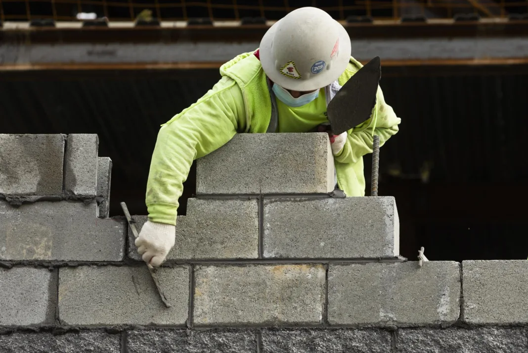Redadas de ICE golpean al sector de la construcción