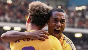 Bélgica vence 4-3 a Gales en partido ajustado de las Eliminatorias del Mundial 2026