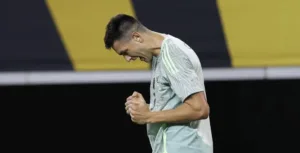 México pasa a cuartos de final tras vencer 2-0 a Surinam en la Copa Oro