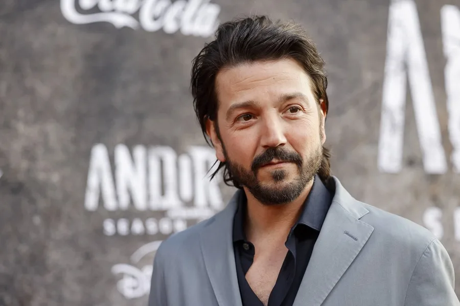 Diego Luna alza la voz contra redadas de ICE: "Es muy triste" - Sheinbaum aplaude el mensaje de Diego Luna sobre los migrantes 
