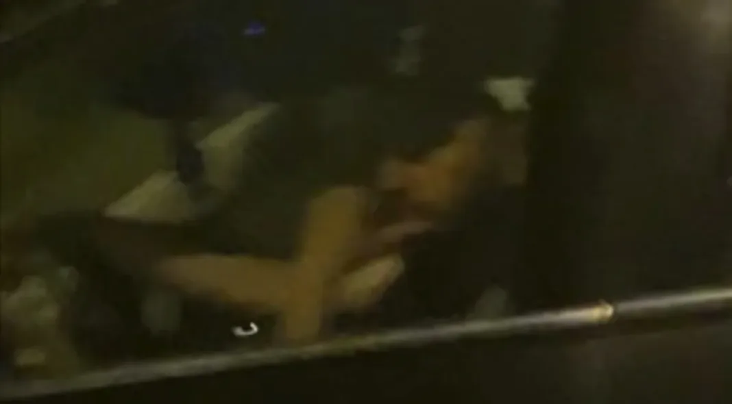 Maltrato animal en Chicago: graban a perro siendo arrastrado por una minivan