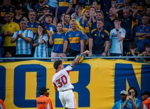 Otamendi comparte polémica publicación tras su gol contra Boca