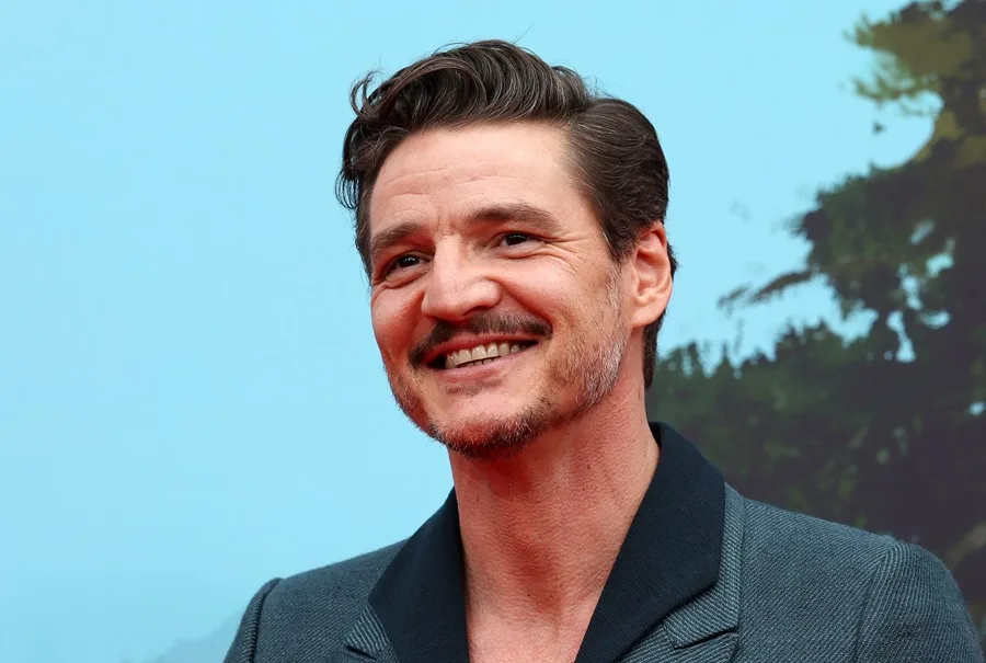 Diego Luna alza la voz contra redadas de ICE: "Es muy triste" - Pedro Pascal brilla a los 50 años en la portada de Vanity Fair