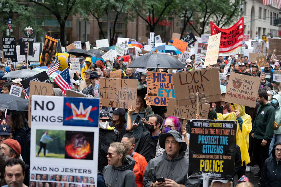 Simpatizantes de Trump acusan a empresa de “protestas falsas” contra ICE
