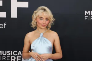 Nuevo álbum a la vista: Sabrina Carpenter presenta ‘Man’s Best Friend’